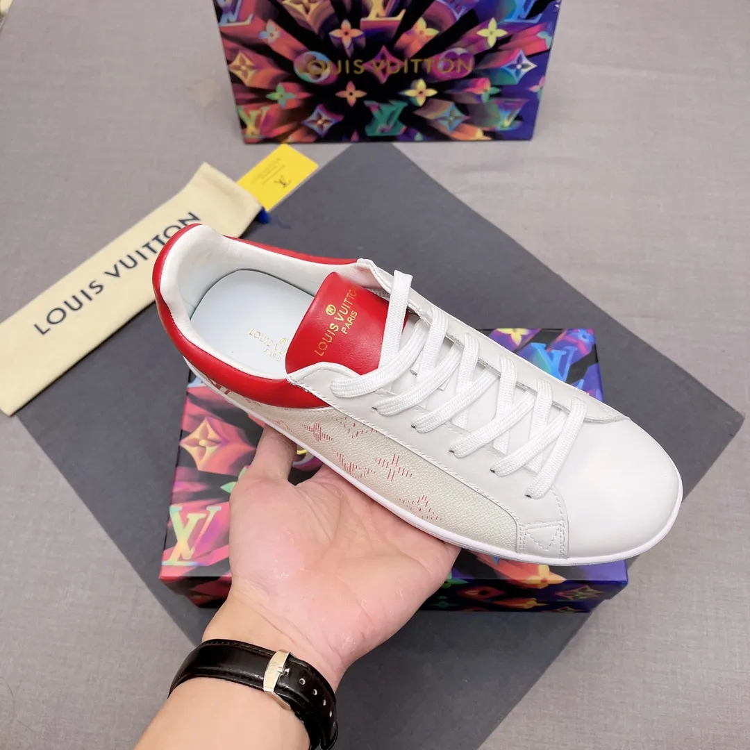 p360 🙏LV men's shoes official website has launched the latest 1:1 copy, synchronized with Hong Kong counters, and on the same catwalk; all "🍡🍡, the rubber outsole is non-slip and wear-resistant; the fabric is made of first-layer cowhide and 3D printing, sheepskin lining, comfortable to wear, attractive style, fine workmanship, with simple and neat shoe last JP, showing the boldness and toughness of men, multiple colors available Code numbers 38 to 44, 45 to 46 can be customized. No. 019